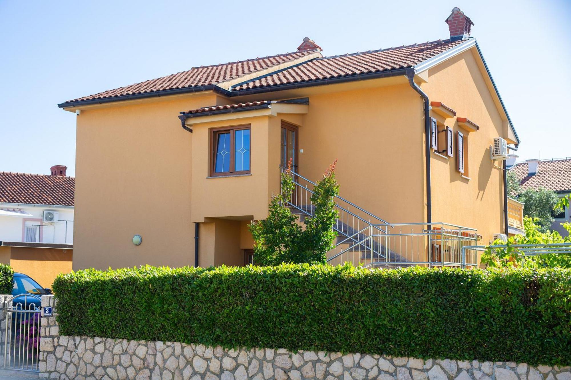 Apartment Bazina - Airconditioning, Parking, 500M From The Beach Krk Town Exterior foto